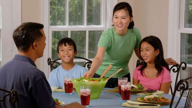 Manfaat Makan Bersama Keluarga Bagi si Anak